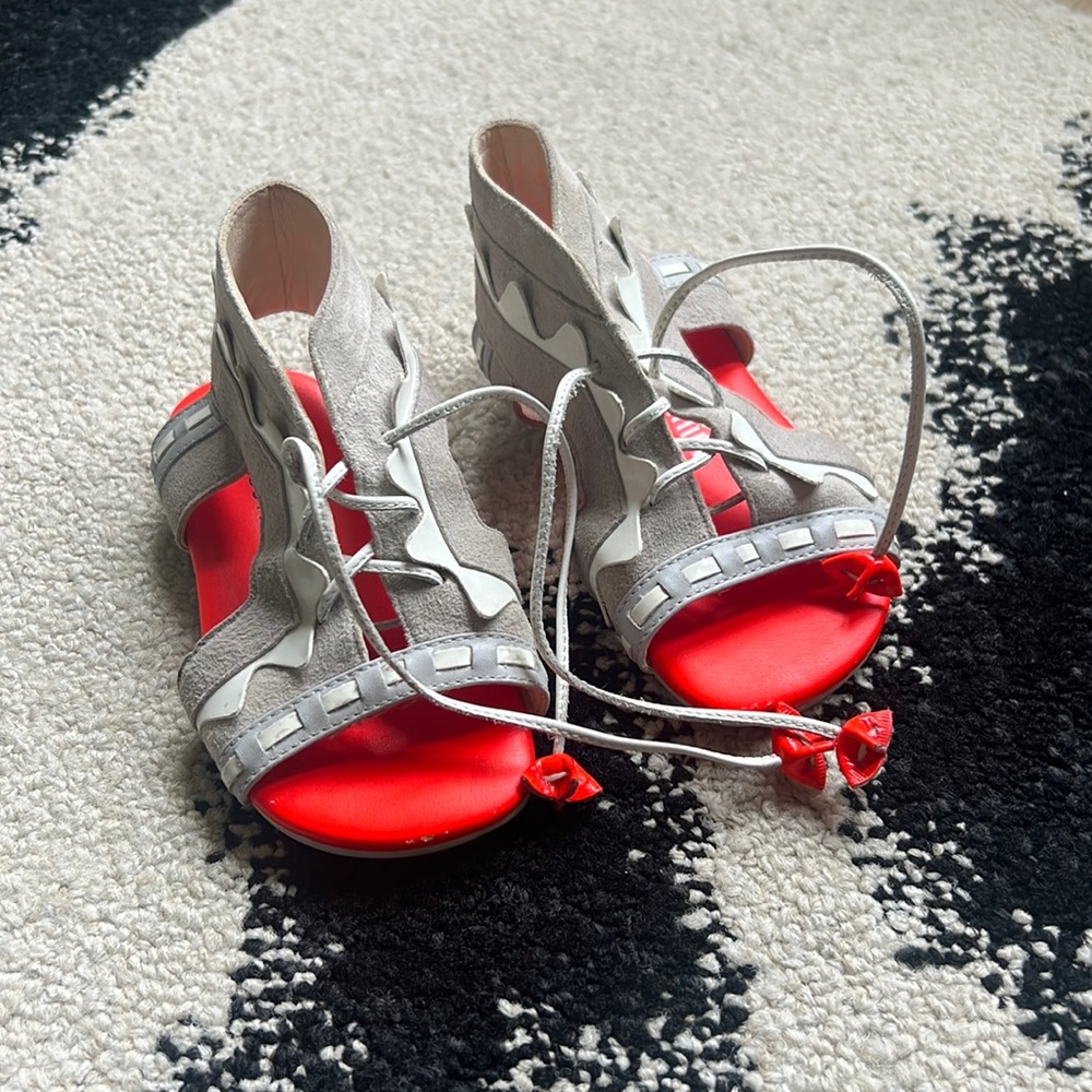 Sophia Webster mini suede and leather size 24 sandal gorge! Orange/grey/white